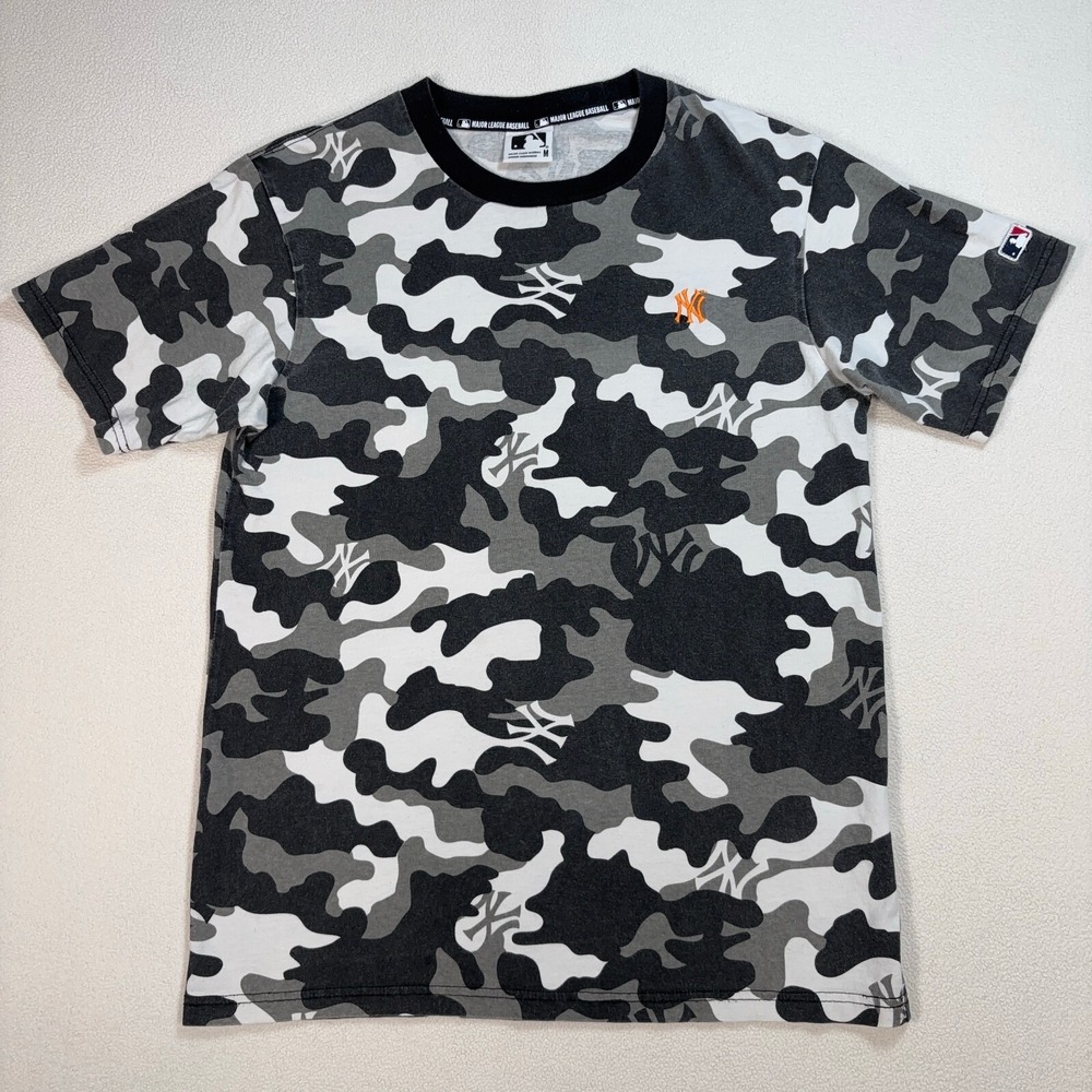 MLB New York Yankees T-Shirt Men's M Gray Camo Spellout Logo Cotton Baseball